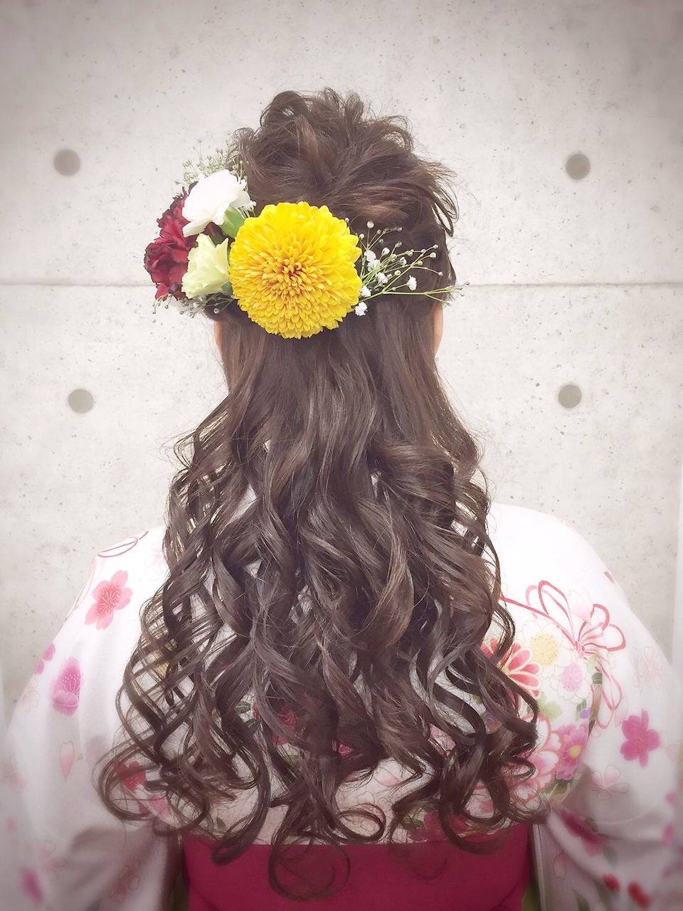 生花で華やかなルーズハーフアップ 京都着物レンタル夢館 着物ヘアカタログ